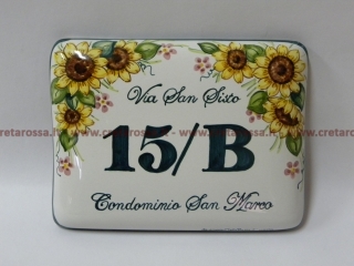 cod.art: nc32 - Mattonella in ceramica leggermente bombata cm 17x13 circa con girasoli e scritta personalizzata.